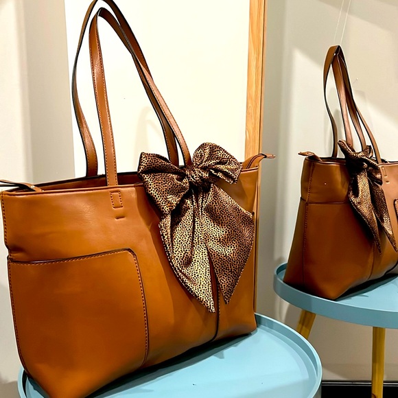 George Scarf Decor - Picture 5 of 6